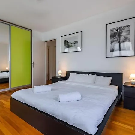 Apartamento Modern Spacious Flat With A Terrace And A Parking Praga
