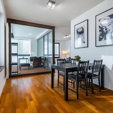 Modern Spacious Flat With A Terrace And A Parking 프라하