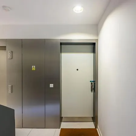Modern Spacious Flat With A Terrace And A Parking * Прага