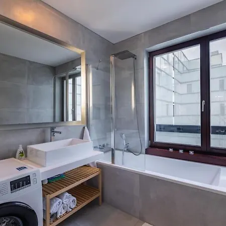 Modern Spacious Flat With A Terrace And A Parking Apartamento Praga