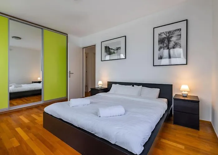 公寓 Modern Spacious Flat With A Terrace And A Parking 布拉格