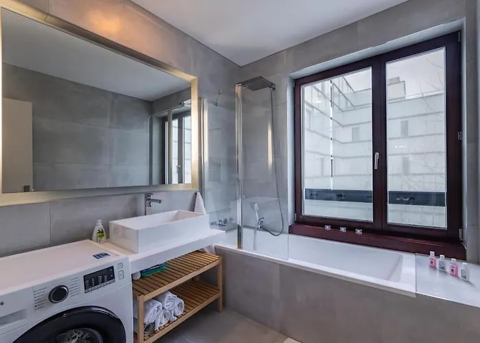 Modern Spacious Flat With A Terrace And A Parking דירה פראג